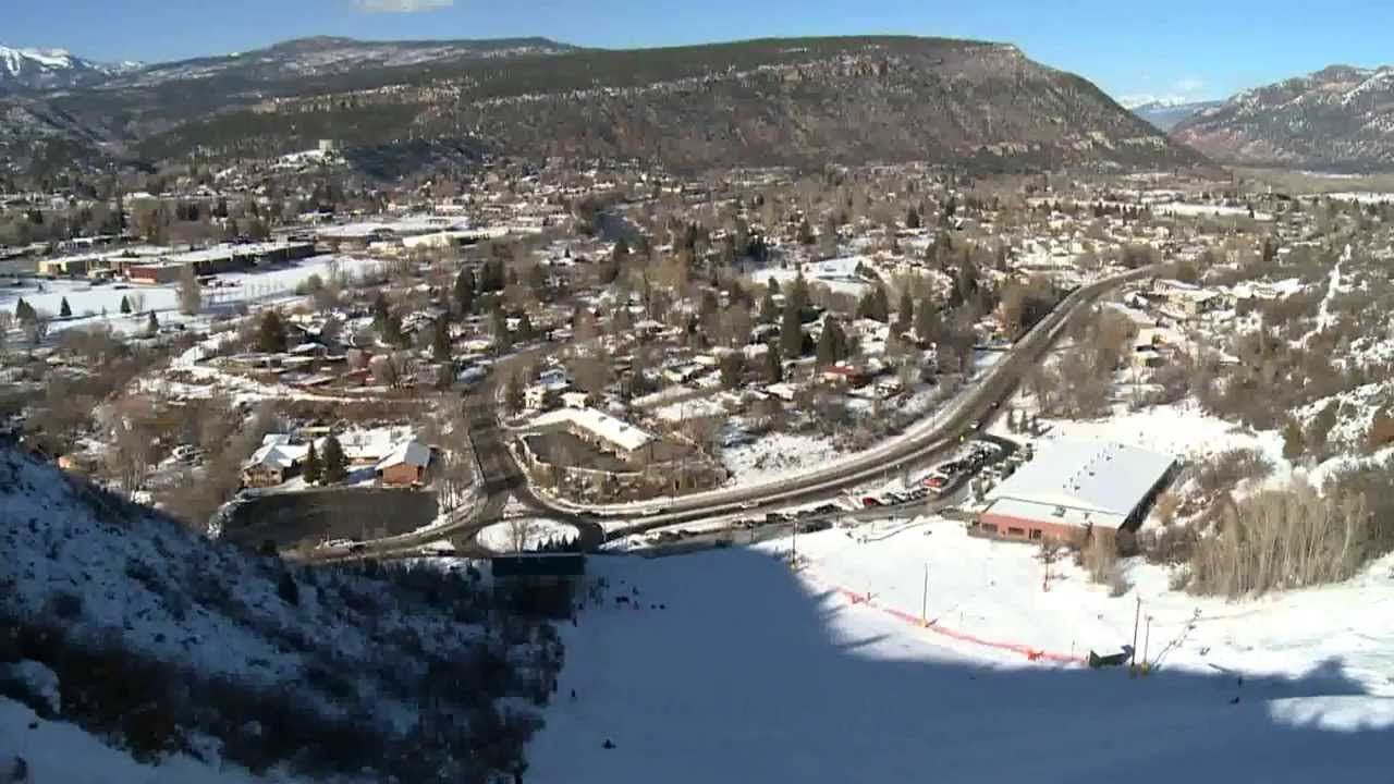 When do ski resorts open in Colorado